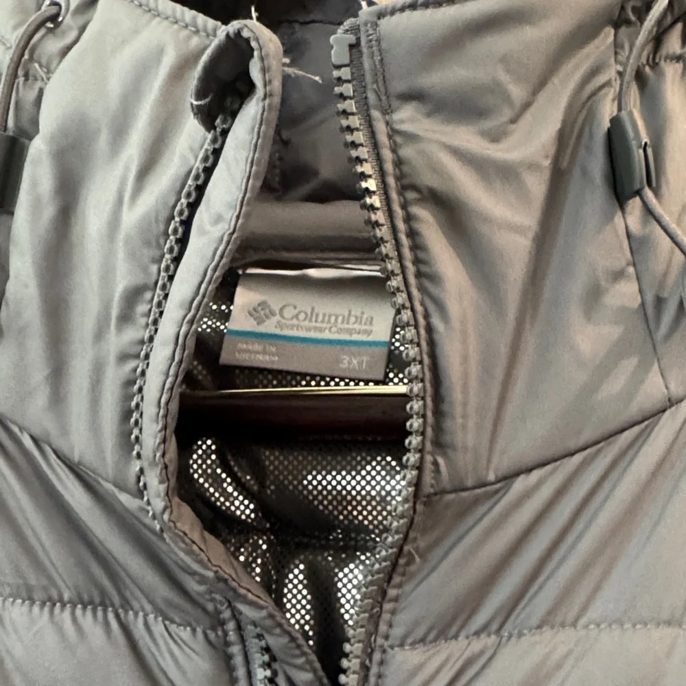 Columbia Gray and White Puffer Jacket - Picture 5 of 6